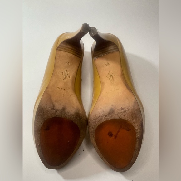 Cole Haan Beige Patent Leather Air Heels Pumps Womens Size 7B Mustard - Picture 6 of 12